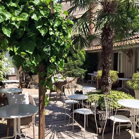 La Maison Du Lierre Centre 3*