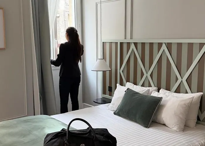 Le Clos Huguerie - Boutique - Centre 3*